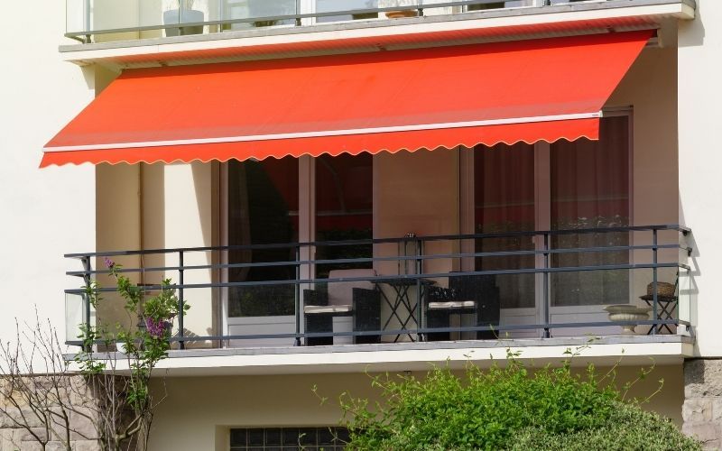 Jak markiza balkonowa do balustrady może zmienić twoje nawyki